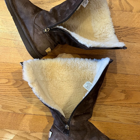 Knee high UGGs size 7 - Picture 3 of 5